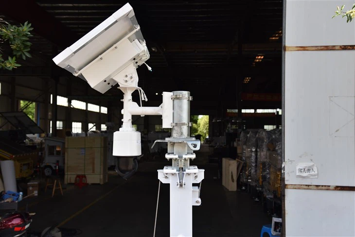 Solar-powered Thermal Camera Strobe Light